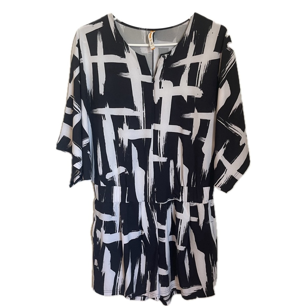 Lucy Athletics Unhindered Romper Size Small Black and White 104
